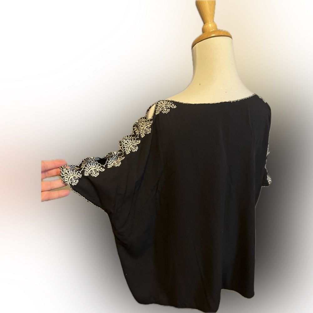 Umgee Embroidered Black Loose Fitting Top size M - Picture 5 of 12